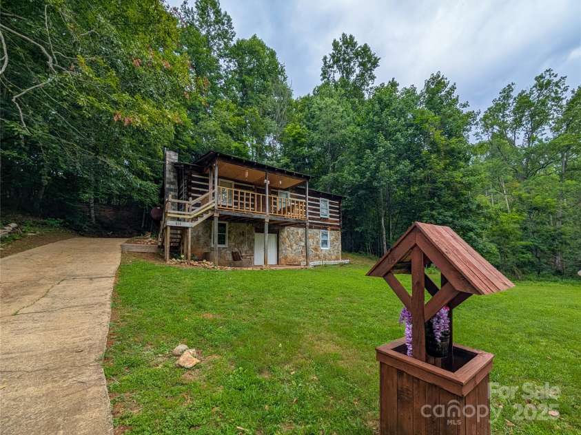 536 Hickory Springs Road, Burnsville, NC 28714.  MLS# CAR4264122, YatesRealty ID 26095. 