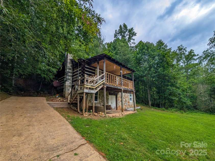 536 Hickory Springs Road, Burnsville, NC 28714.  MLS# CAR4264122, YatesRealty ID 26095. 
