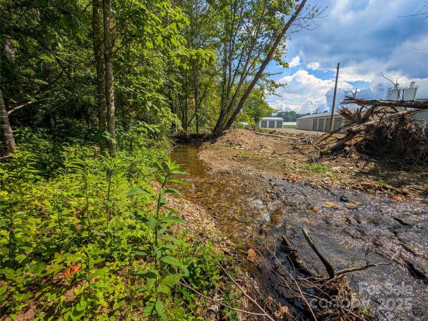536 Hickory Springs Road, Burnsville, NC 28714.  MLS# CAR4264122, YatesRealty ID 26095. 