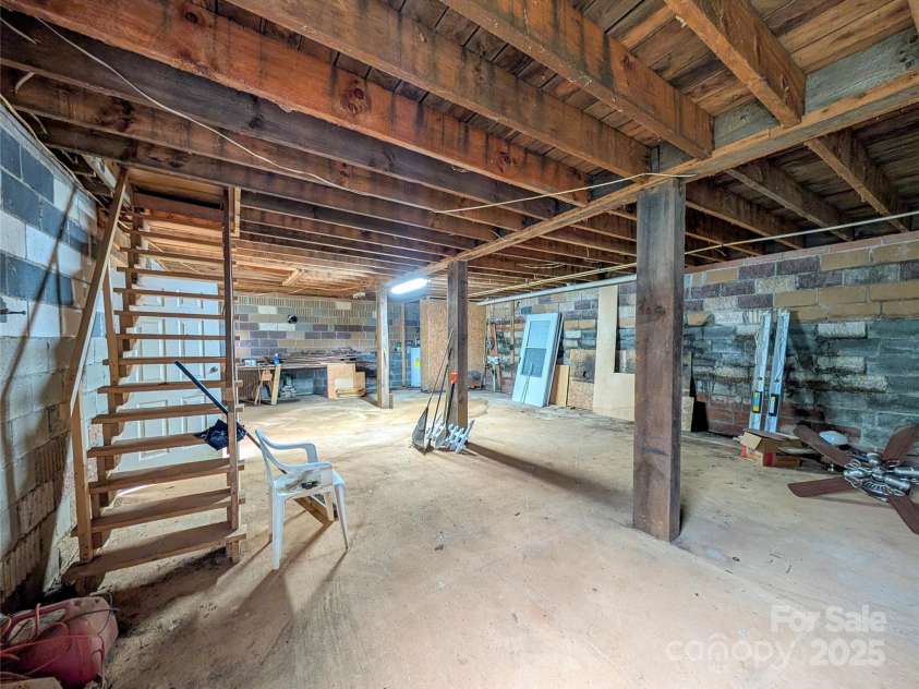 536 Hickory Springs Road, Burnsville, NC 28714.  MLS# CAR4264122, YatesRealty ID 26095. 
