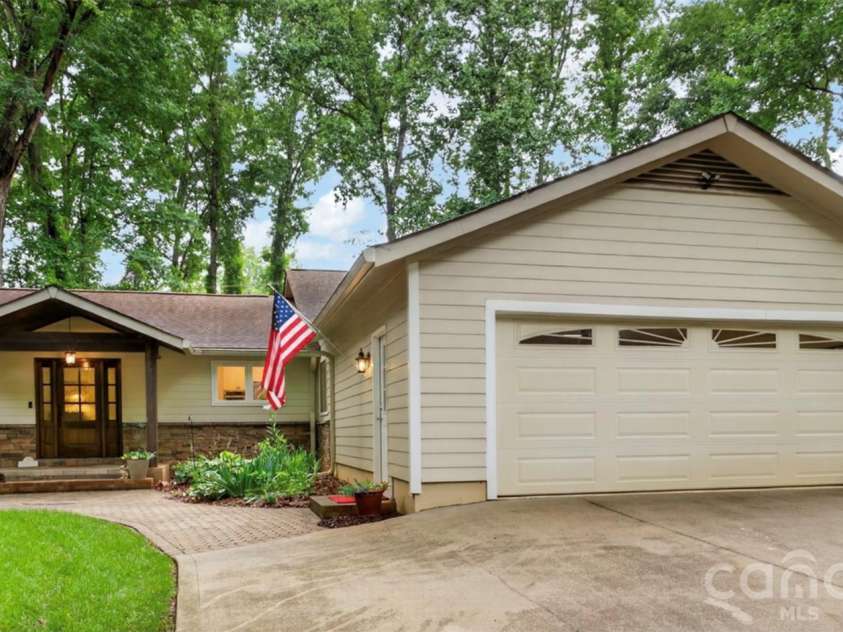 64 Timberidge Drive, Clover, SC 29710.  MLS# CAR4386673, YatesRealty ID 26096. 