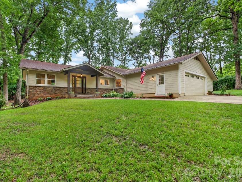 64 Timberidge Drive, Clover, SC 29710.  MLS# CAR4386673, YatesRealty ID 26096. 