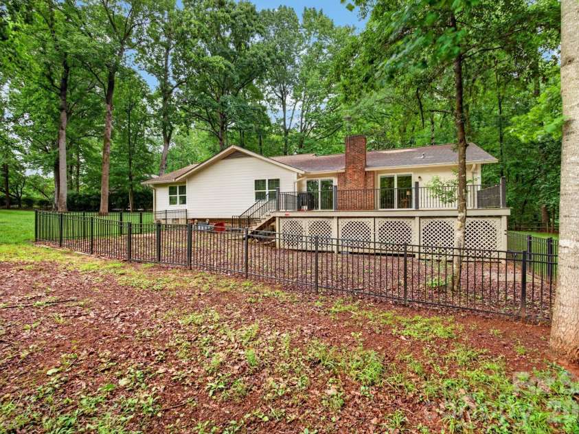 64 Timberidge Drive, Clover, SC 29710.  MLS# CAR4386673, YatesRealty ID 26096. 
