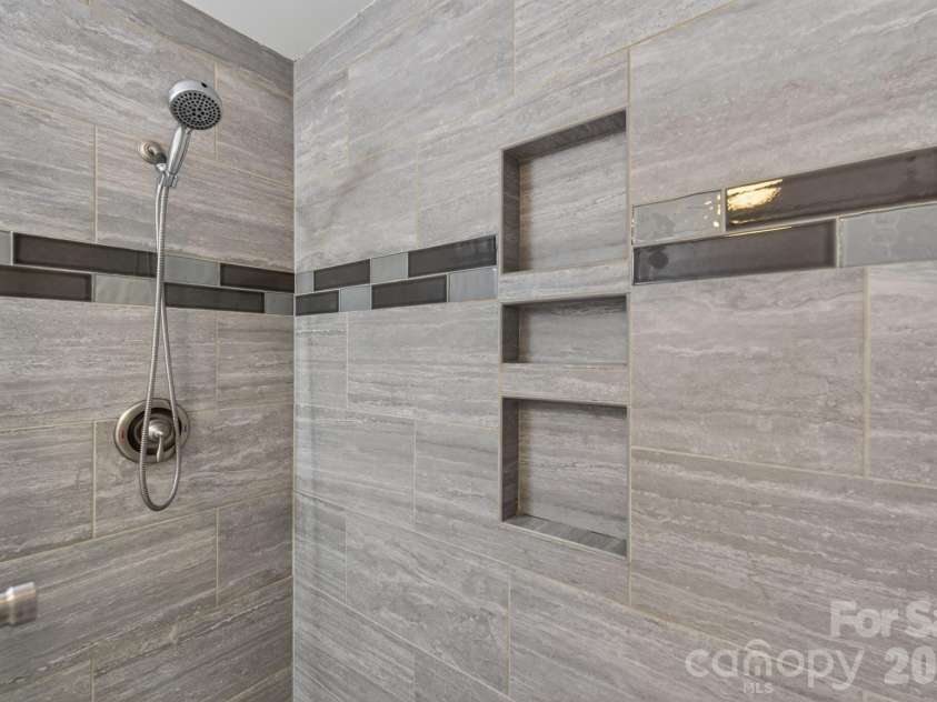 64 Timberidge Drive, Clover, SC 29710.  MLS# CAR4386673, YatesRealty ID 26096. Custom Shower