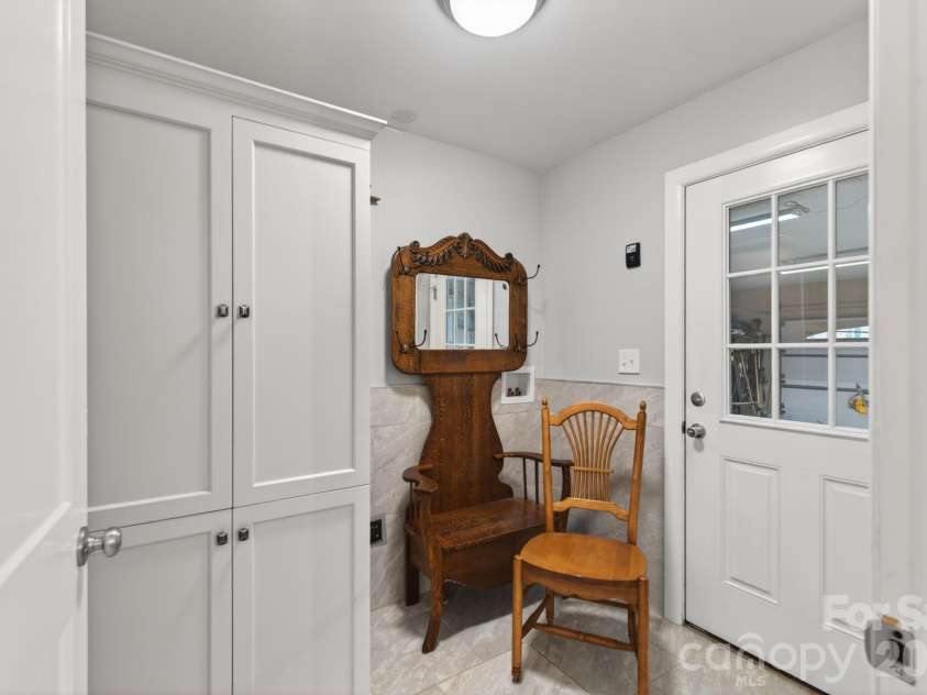64 Timberidge Drive, Clover, SC 29710.  MLS# CAR4386673, YatesRealty ID 26096. Drop zone/Laundry Space