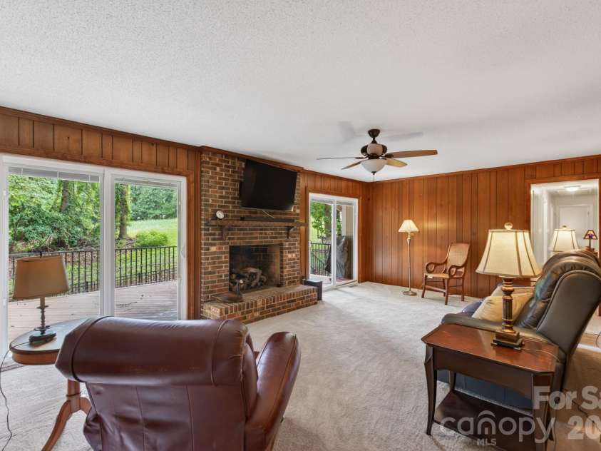 64 Timberidge Drive, Clover, SC 29710.  MLS# CAR4386673, YatesRealty ID 26096. Family Room/Den