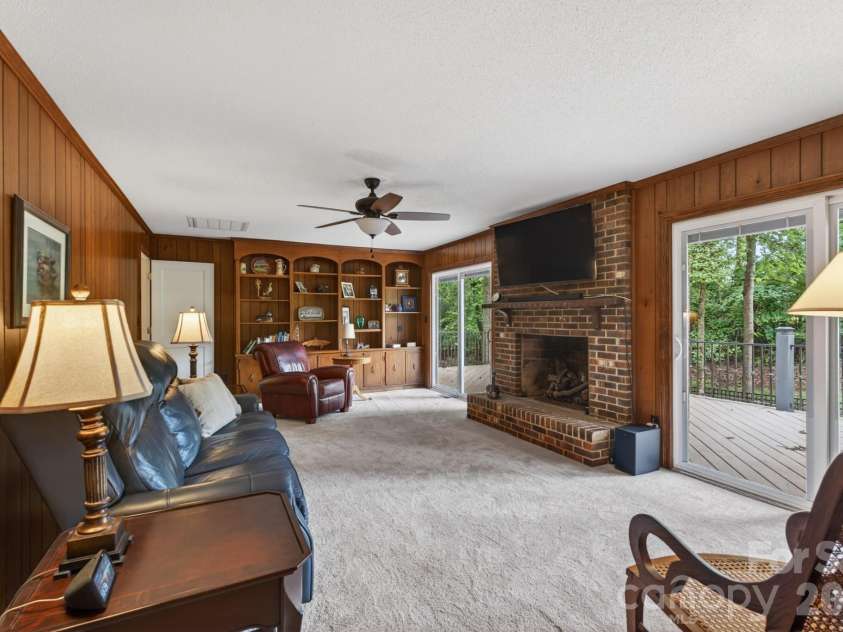64 Timberidge Drive, Clover, SC 29710.  MLS# CAR4386673, YatesRealty ID 26096. Family Room/Den