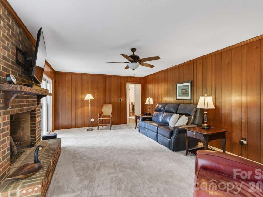 64 Timberidge Drive, Clover, SC 29710.  MLS# CAR4386673, YatesRealty ID 26096. Family Room/Den