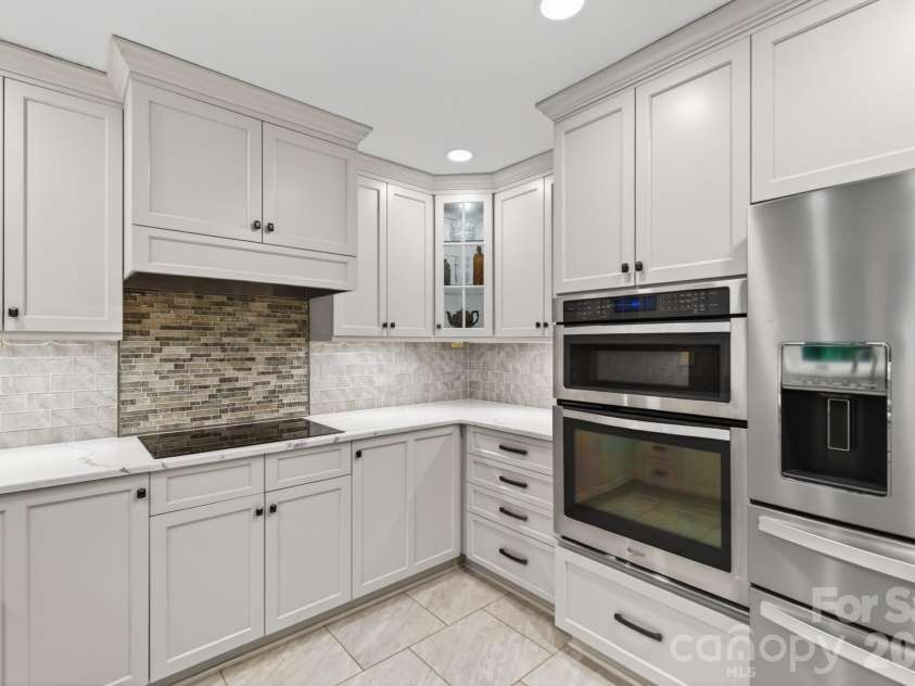 64 Timberidge Drive, Clover, SC 29710.  MLS# CAR4386673, YatesRealty ID 26096. Induction Cooktop
