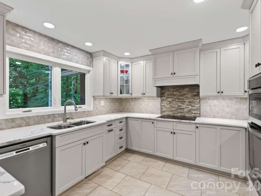 64 Timberidge Drive, Clover, SC 29710.  MLS# CAR4386673, YatesRealty ID 26096. Kitchen