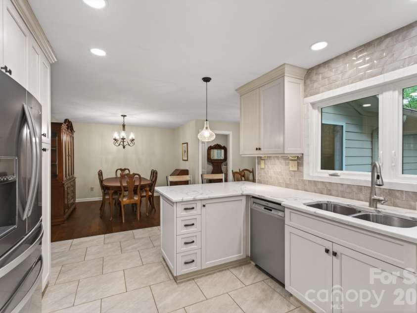 64 Timberidge Drive, Clover, SC 29710.  MLS# CAR4386673, YatesRealty ID 26096. Kitchen