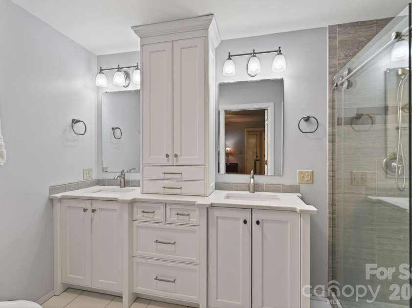 64 Timberidge Drive, Clover, SC 29710.  MLS# CAR4386673, YatesRealty ID 26096. Primary Bathroom