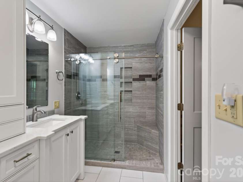 64 Timberidge Drive, Clover, SC 29710.  MLS# CAR4386673, YatesRealty ID 26096. Primary Bathroom