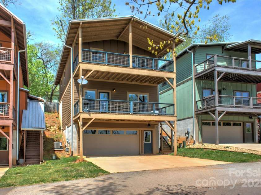 12 Upstream Way, Asheville, NC 28806.  MLS# CAR4277578, YatesRealty ID 26097. 