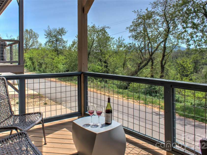 12 Upstream Way, Asheville, NC 28806.  MLS# CAR4277578, YatesRealty ID 26097. 