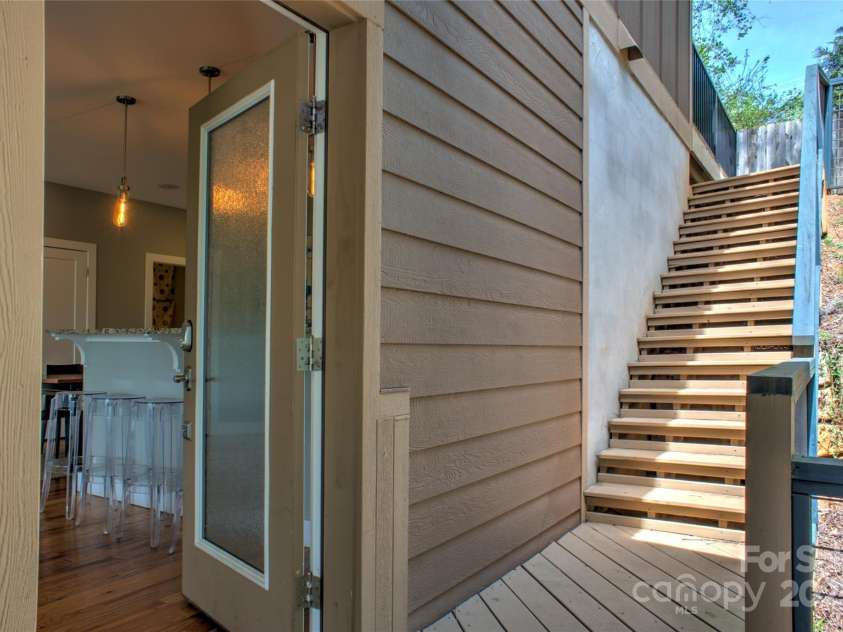 12 Upstream Way, Asheville, NC 28806.  MLS# CAR4277578, YatesRealty ID 26097. 