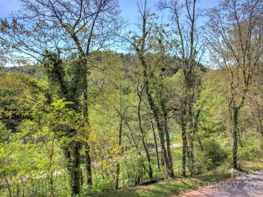 12 Upstream Way, Asheville, NC 28806.  MLS# CAR4277578, YatesRealty ID 26097. 
