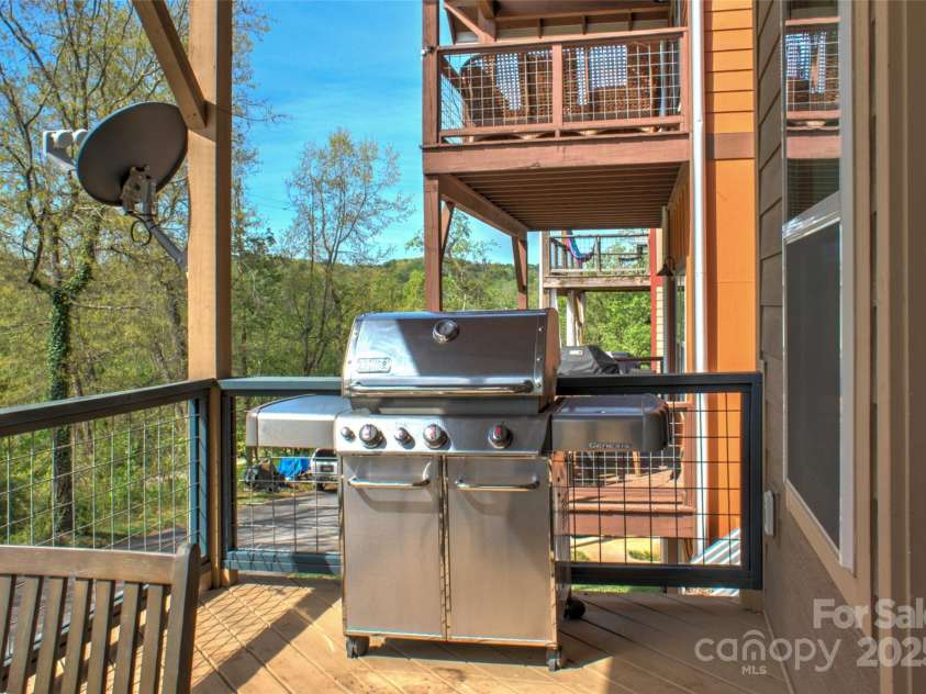 12 Upstream Way, Asheville, NC 28806.  MLS# CAR4277578, YatesRealty ID 26097. 
