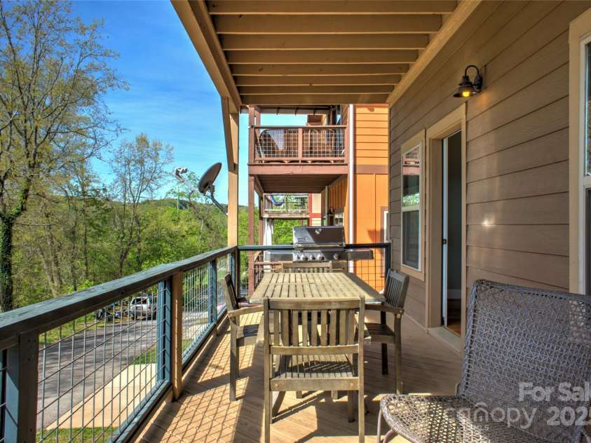 12 Upstream Way, Asheville, NC 28806.  MLS# CAR4277578, YatesRealty ID 26097. 