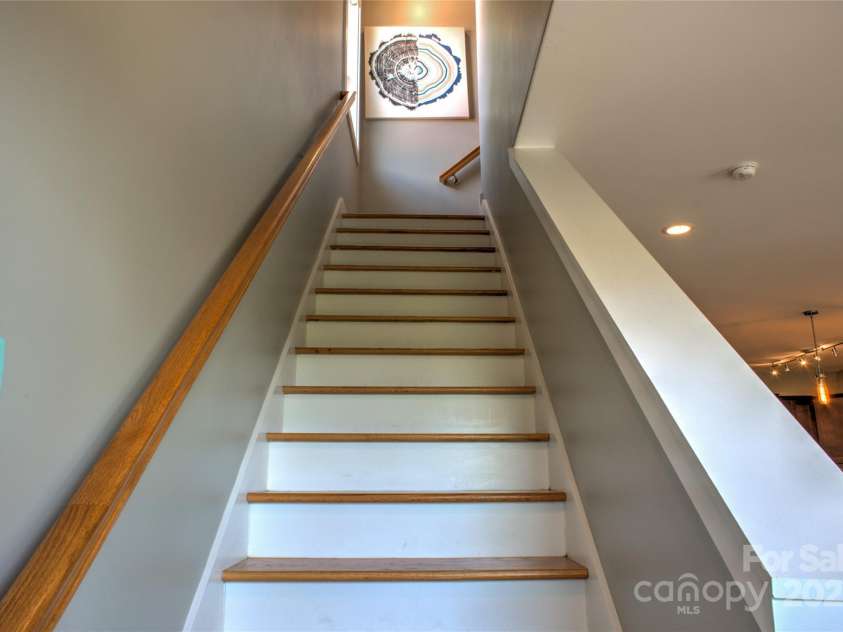 12 Upstream Way, Asheville, NC 28806.  MLS# CAR4277578, YatesRealty ID 26097. 