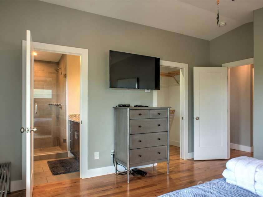 12 Upstream Way, Asheville, NC 28806.  MLS# CAR4277578, YatesRealty ID 26097. 