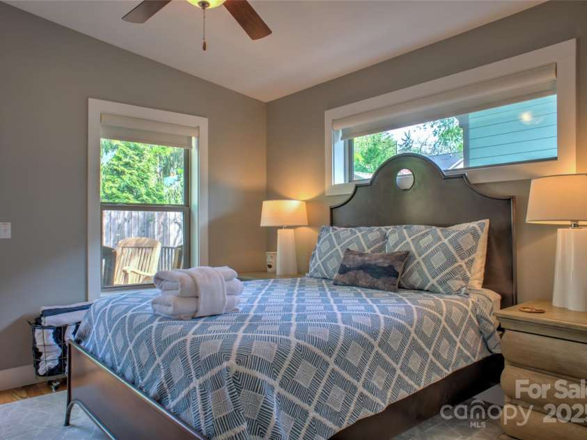 12 Upstream Way, Asheville, NC 28806.  MLS# CAR4277578, YatesRealty ID 26097. 