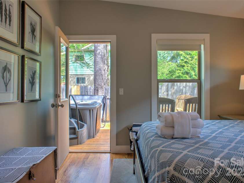 12 Upstream Way, Asheville, NC 28806.  MLS# CAR4277578, YatesRealty ID 26097. 