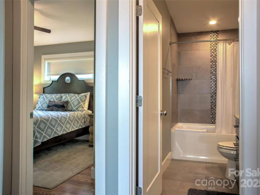 12 Upstream Way, Asheville, NC 28806.  MLS# CAR4277578, YatesRealty ID 26097. 