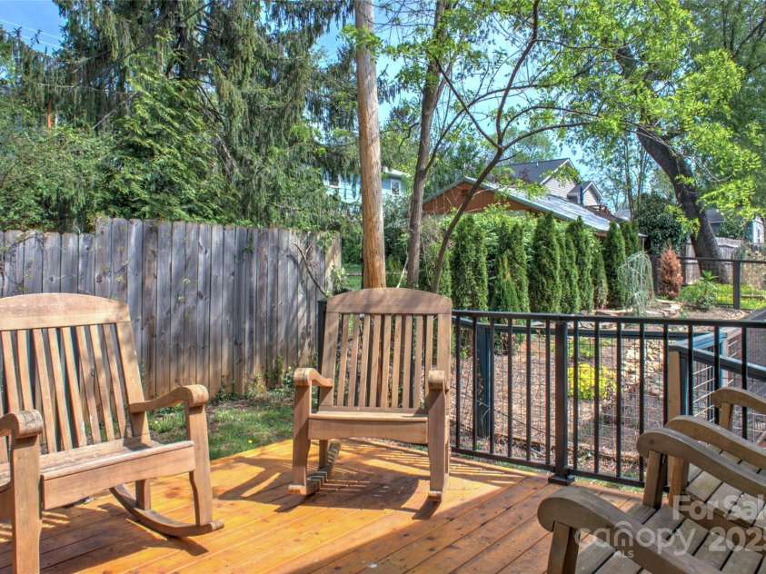 12 Upstream Way, Asheville, NC 28806.  MLS# CAR4277578, YatesRealty ID 26097. 