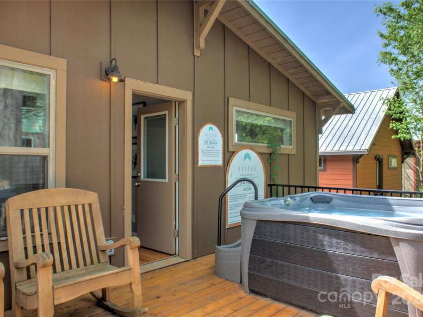 12 Upstream Way, Asheville, NC 28806.  MLS# CAR4277578, YatesRealty ID 26097. 