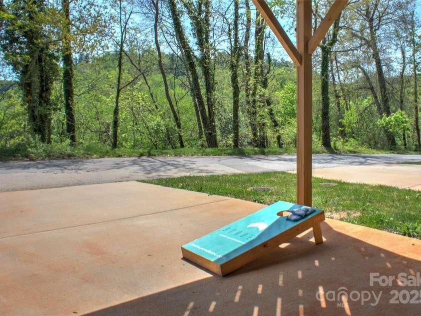 12 Upstream Way, Asheville, NC 28806.  MLS# CAR4277578, YatesRealty ID 26097. 