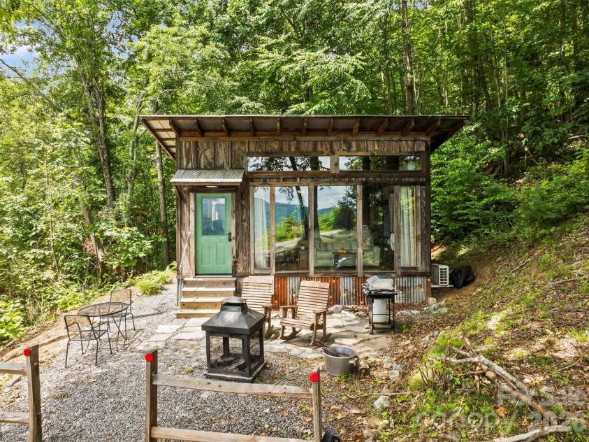 553 Paradise Mountain Road, Canton, NC 28716.  MLS# CAR4386701, YatesRealty ID 26097. 