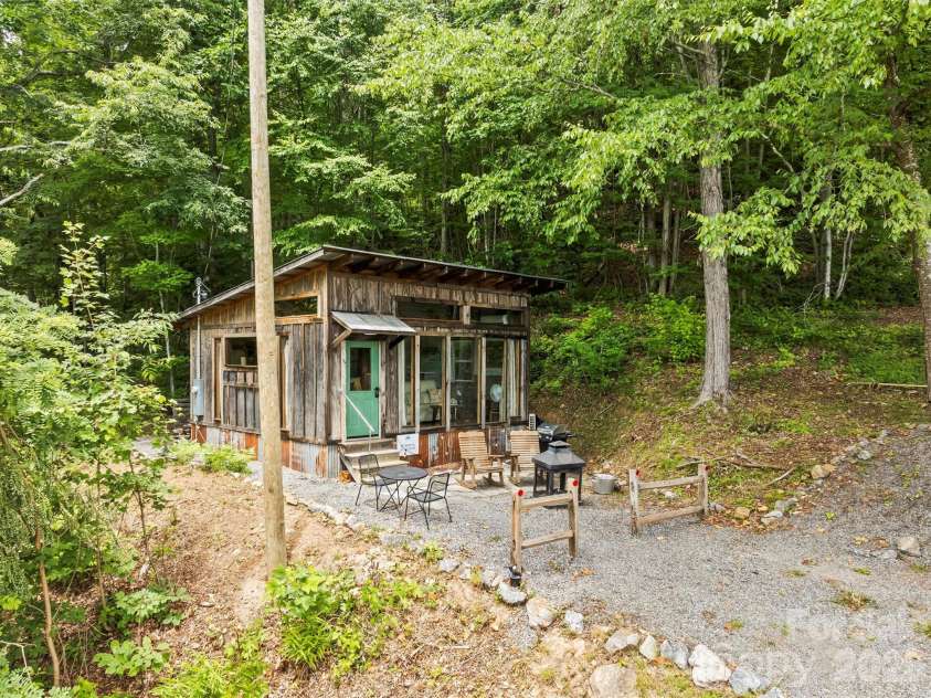 553 Paradise Mountain Road, Canton, NC 28716.  MLS# CAR4386701, YatesRealty ID 26097. 