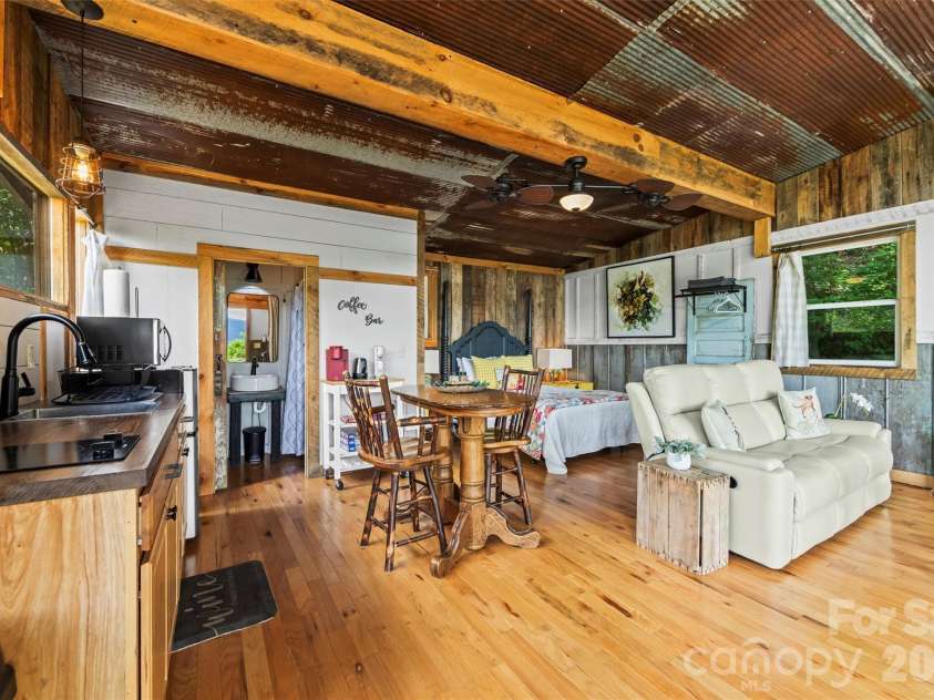 553 Paradise Mountain Road, Canton, NC 28716.  MLS# CAR4386701, YatesRealty ID 26097. 
