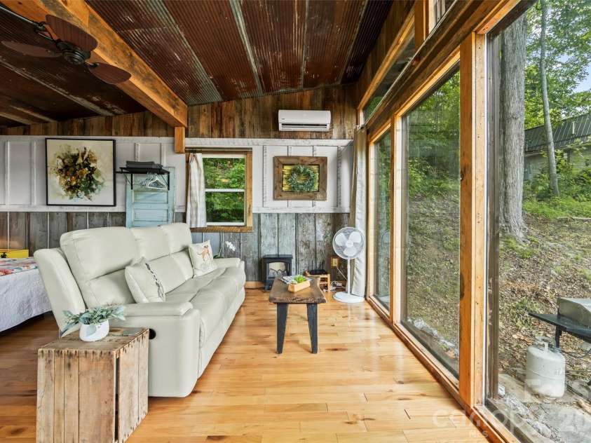 553 Paradise Mountain Road, Canton, NC 28716.  MLS# CAR4386701, YatesRealty ID 26097. 
