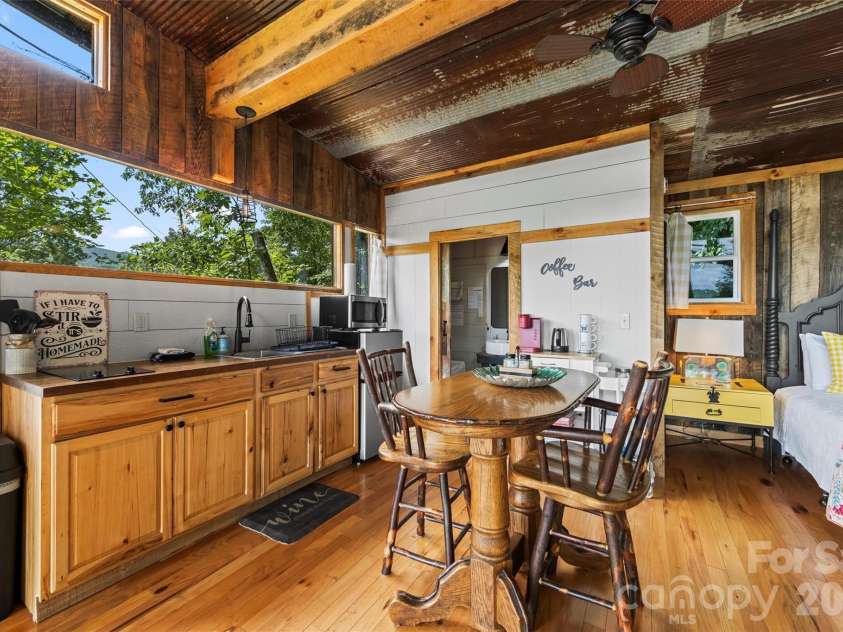 553 Paradise Mountain Road, Canton, NC 28716.  MLS# CAR4386701, YatesRealty ID 26097. 