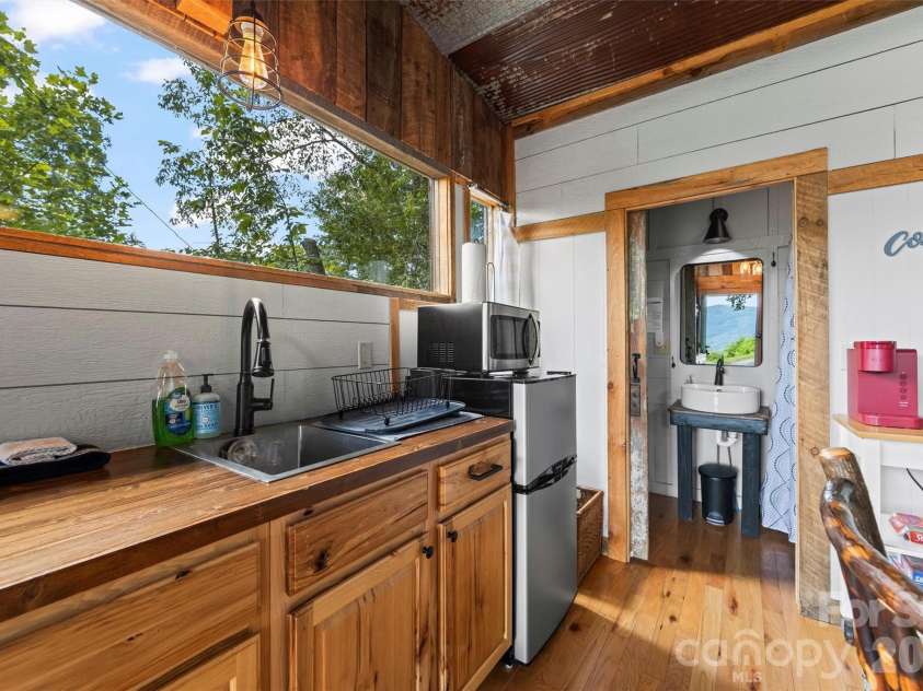 553 Paradise Mountain Road, Canton, NC 28716.  MLS# CAR4386701, YatesRealty ID 26097. 