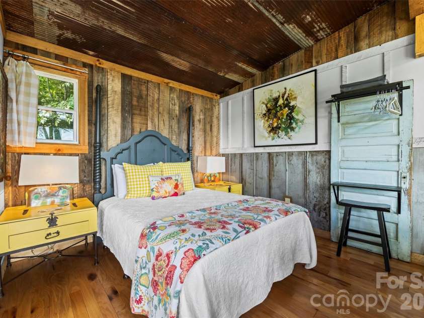 553 Paradise Mountain Road, Canton, NC 28716.  MLS# CAR4386701, YatesRealty ID 26097. 