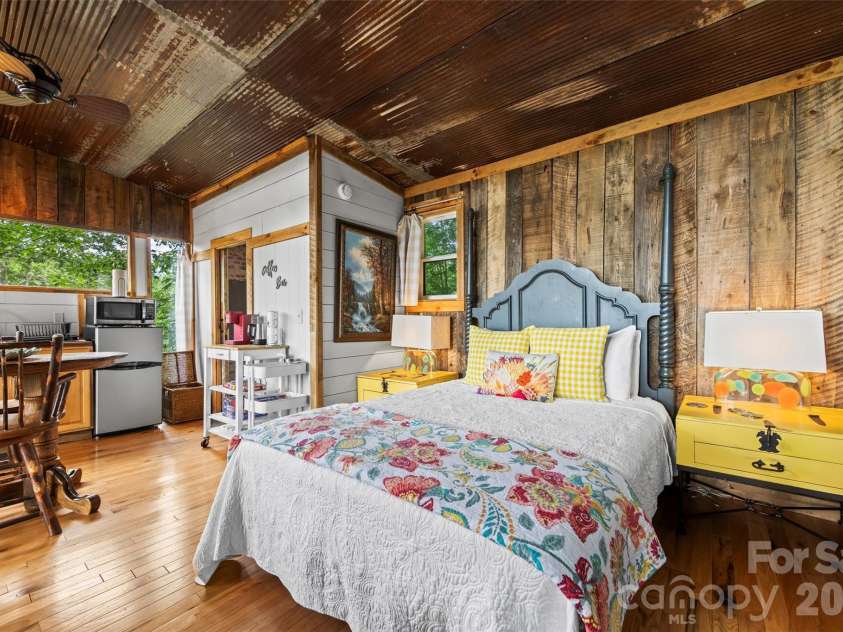 553 Paradise Mountain Road, Canton, NC 28716.  MLS# CAR4386701, YatesRealty ID 26097. 