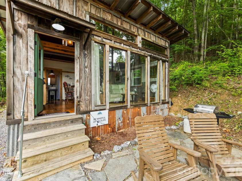 553 Paradise Mountain Road, Canton, NC 28716.  MLS# CAR4386701, YatesRealty ID 26097. 