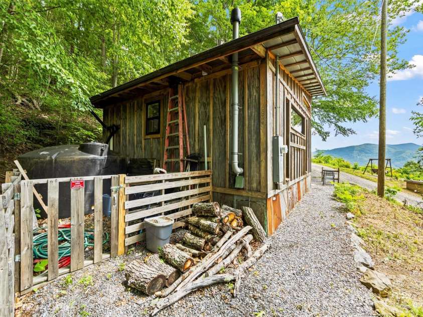 553 Paradise Mountain Road, Canton, NC 28716.  MLS# CAR4386701, YatesRealty ID 26097. 