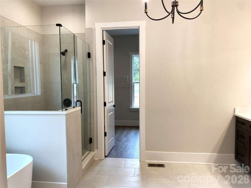 179 Chaska Loop, Troutman, NC 28166.  MLS# CAR4386501, YatesRealty ID 26098. Primary Bath