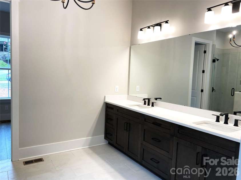 179 Chaska Loop, Troutman, NC 28166.  MLS# CAR4386501, YatesRealty ID 26098. Primary Bath