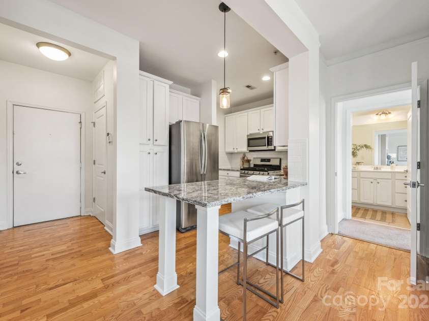 558 Oakland Avenue, Charlotte, NC 28204.  MLS# CAR4273248, YatesRealty ID 26098. 