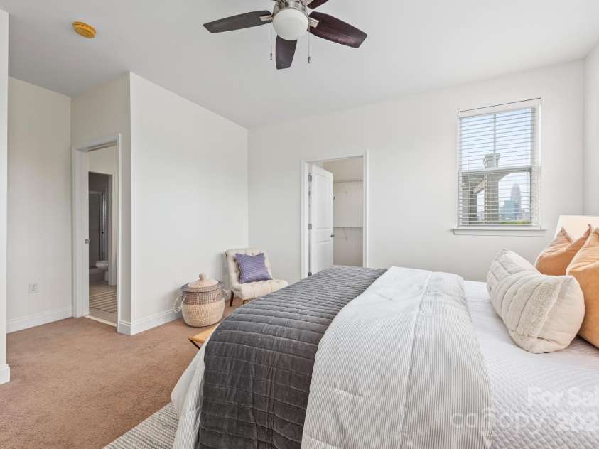 558 Oakland Avenue, Charlotte, NC 28204.  MLS# CAR4273248, YatesRealty ID 26098. 