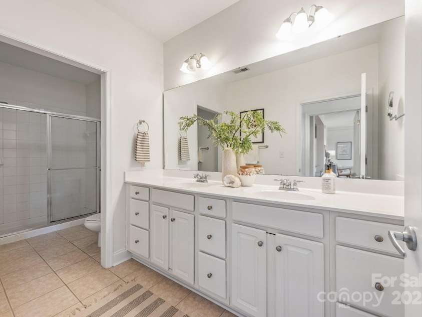 558 Oakland Avenue, Charlotte, NC 28204.  MLS# CAR4273248, YatesRealty ID 26098. 