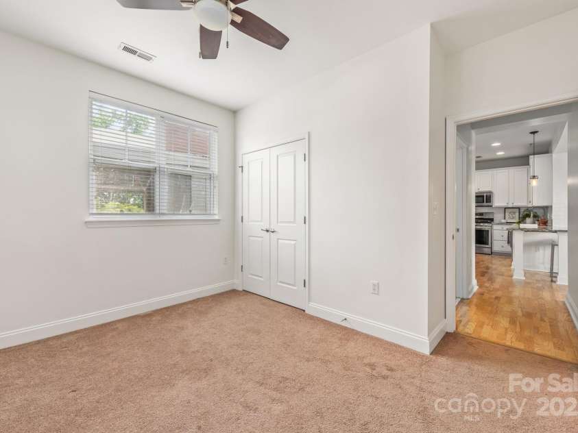 558 Oakland Avenue, Charlotte, NC 28204.  MLS# CAR4273248, YatesRealty ID 26098. 