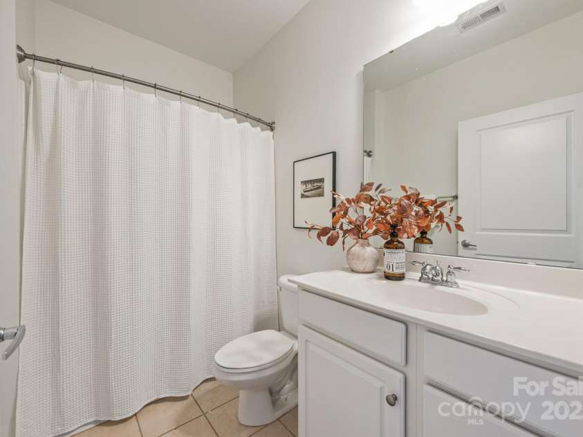 558 Oakland Avenue, Charlotte, NC 28204.  MLS# CAR4273248, YatesRealty ID 26098. 