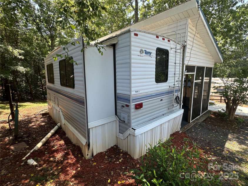 111 Deerfield Drive, New London, NC 28127.  MLS# CAR4276540, YatesRealty ID 261. 