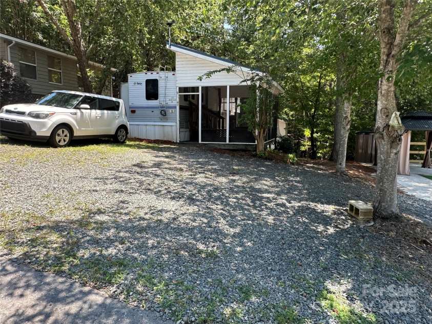 111 Deerfield Drive, New London, NC 28127.  MLS# CAR4276540, YatesRealty ID 261. 